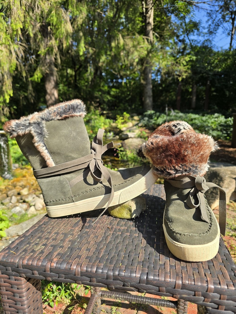 TOMS Vista Faux Fur Suede Boots Olive Green 7.5 Warm Water Resistant BTC Winter